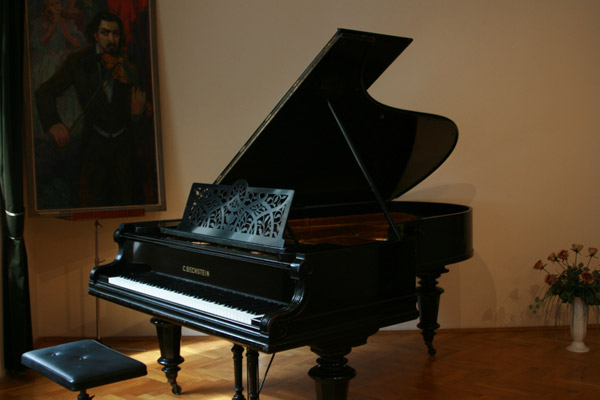 Free Bootstrap Template by uicookies.com